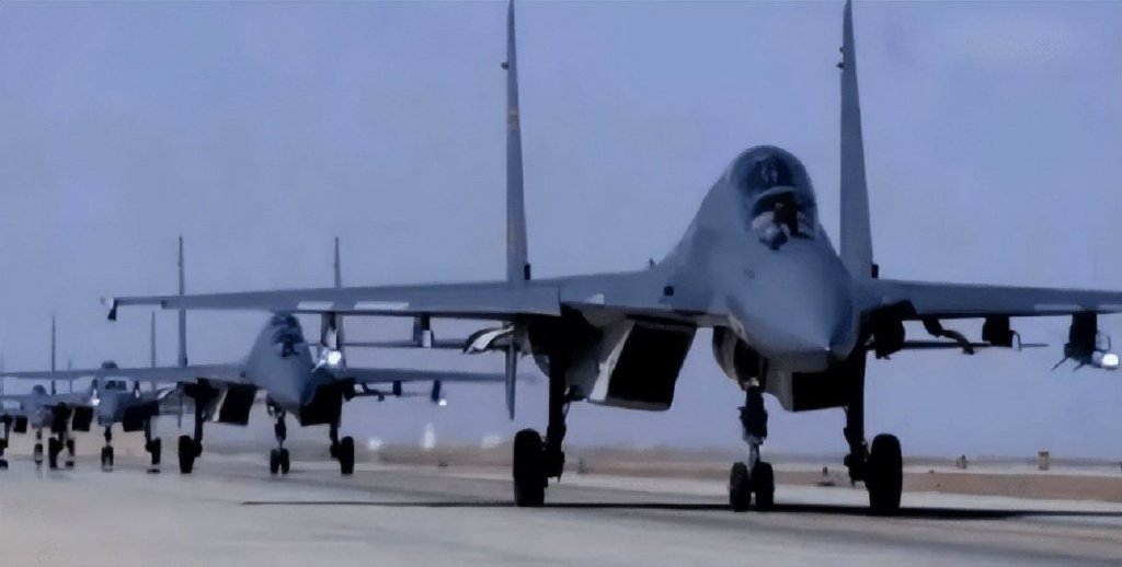 俄顶级战机，苏27当年有多强？它不愧是“巴伦支海上空的手术刀”休闲区蓝鸢梦想 - Www.slyday.coM