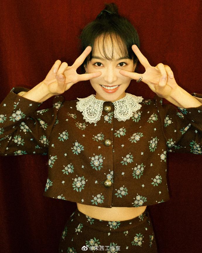 宋茜复古胶片写真 丸子头造型更可爱|宋茜|丸子|环球网_新浪新闻