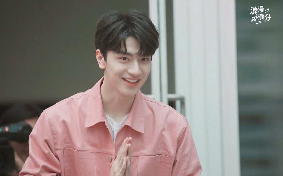 林一治愈系笑容笑起来甜甜的男孩子,早安_高清图集_新浪网