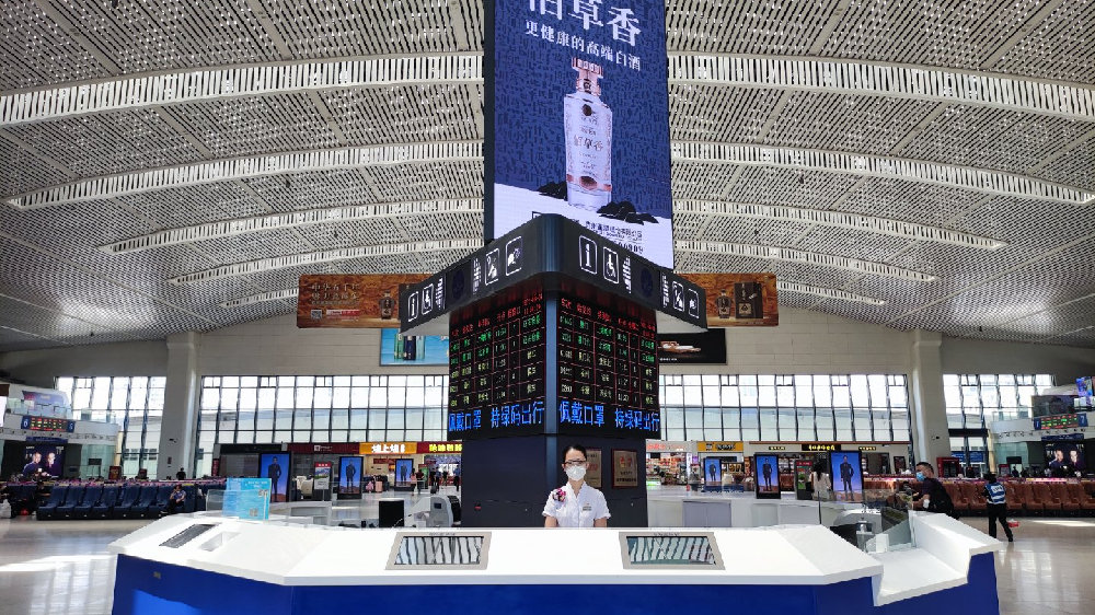 咱们车站服务台除了解答旅客问询,还有什么其他功能呢?|服务台|旅客|车站_新浪新闻