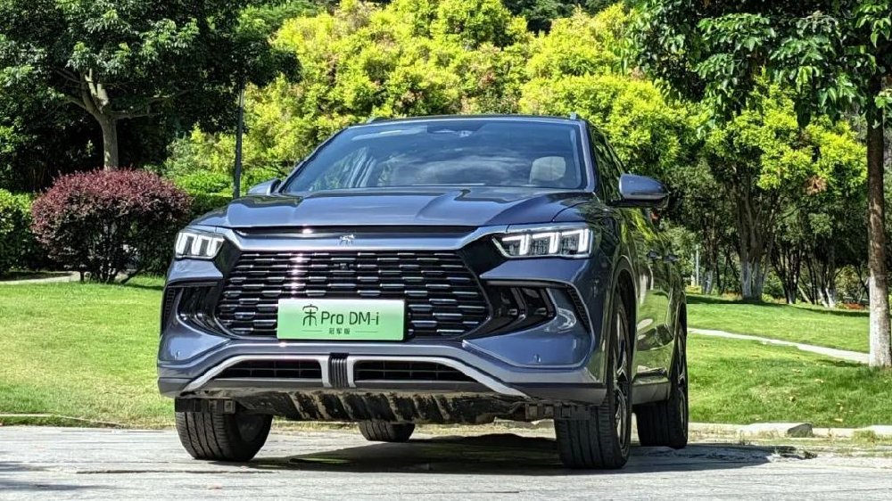 试驾宋Pro DM-i冠军版:外观内饰更年轻,13万新能源SUV必选之一-新浪汽车