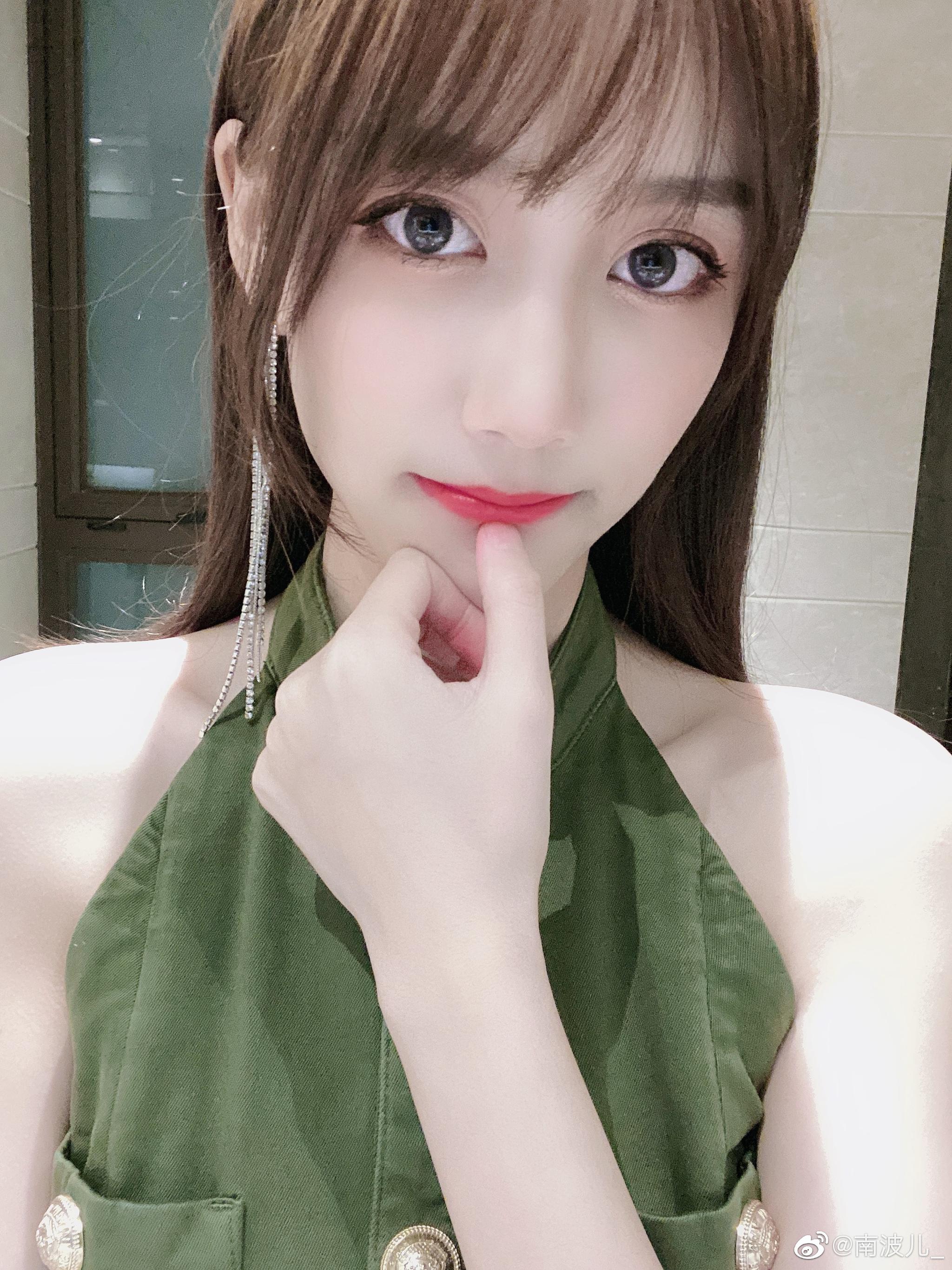 来自终于正儿八经画了个妆的懒狗九连拍