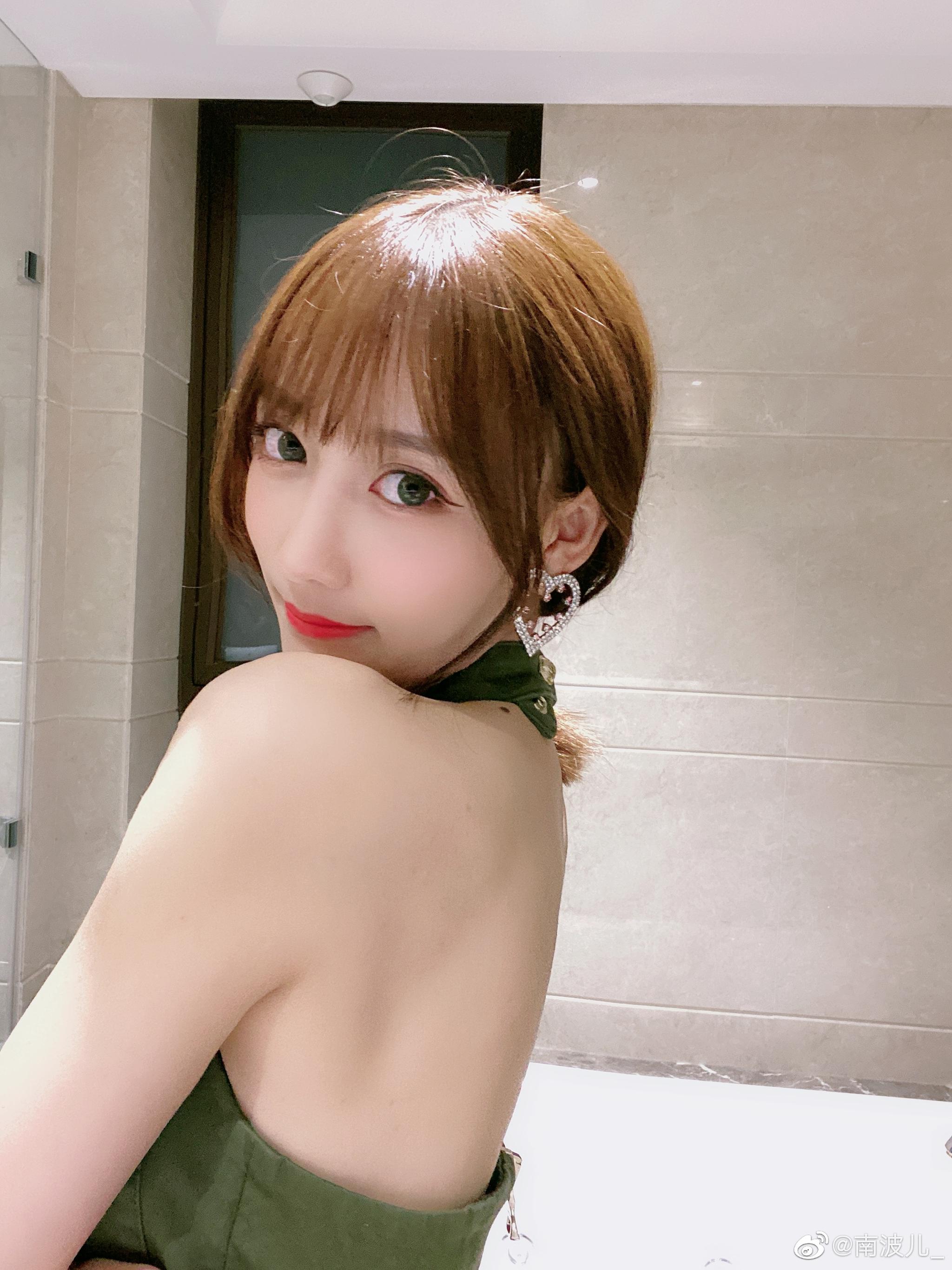 来自终于正儿八经画了个妆的懒狗九连拍