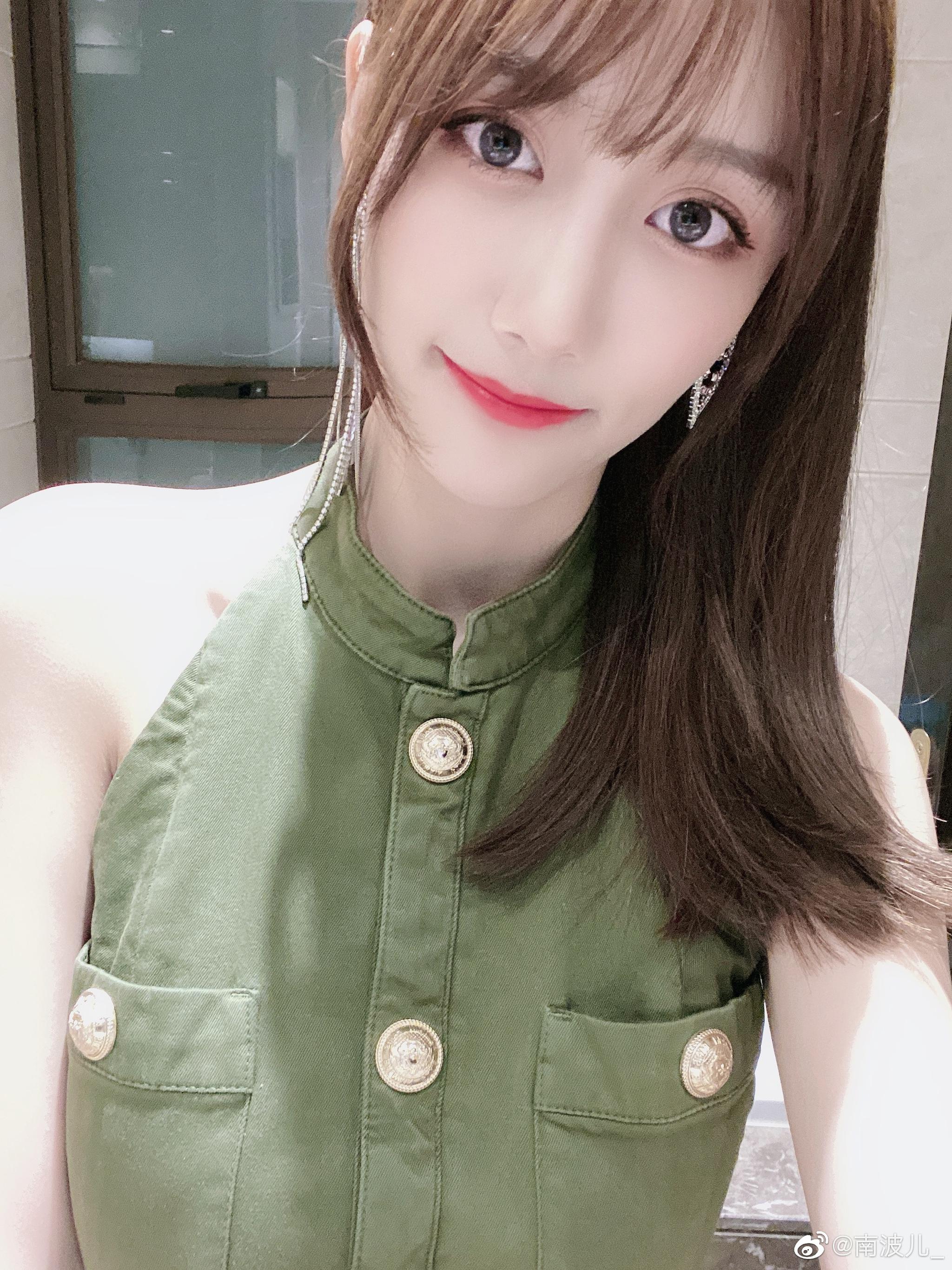来自终于正儿八经画了个妆的懒狗九连拍