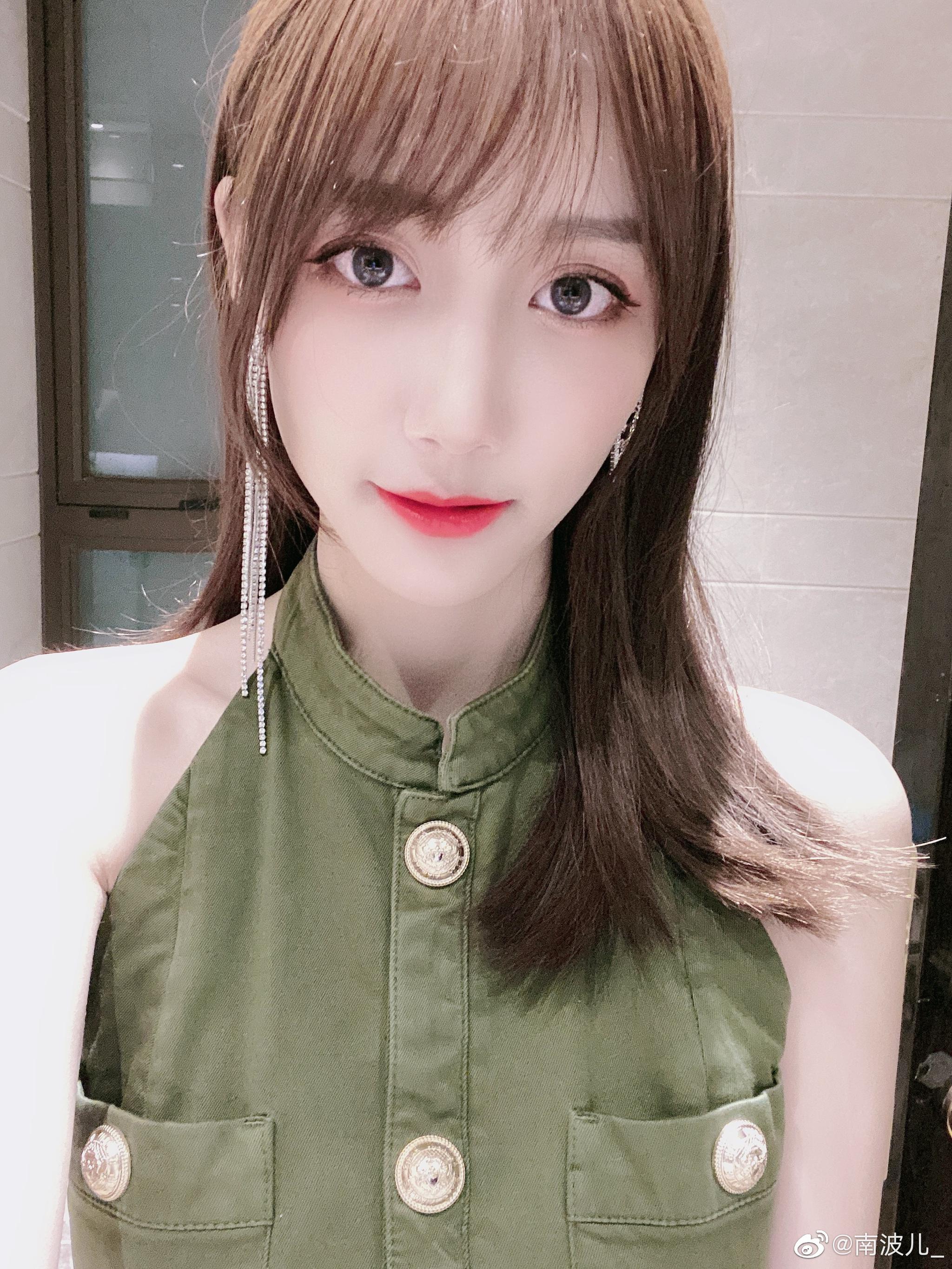 来自终于正儿八经画了个妆的懒狗九连拍