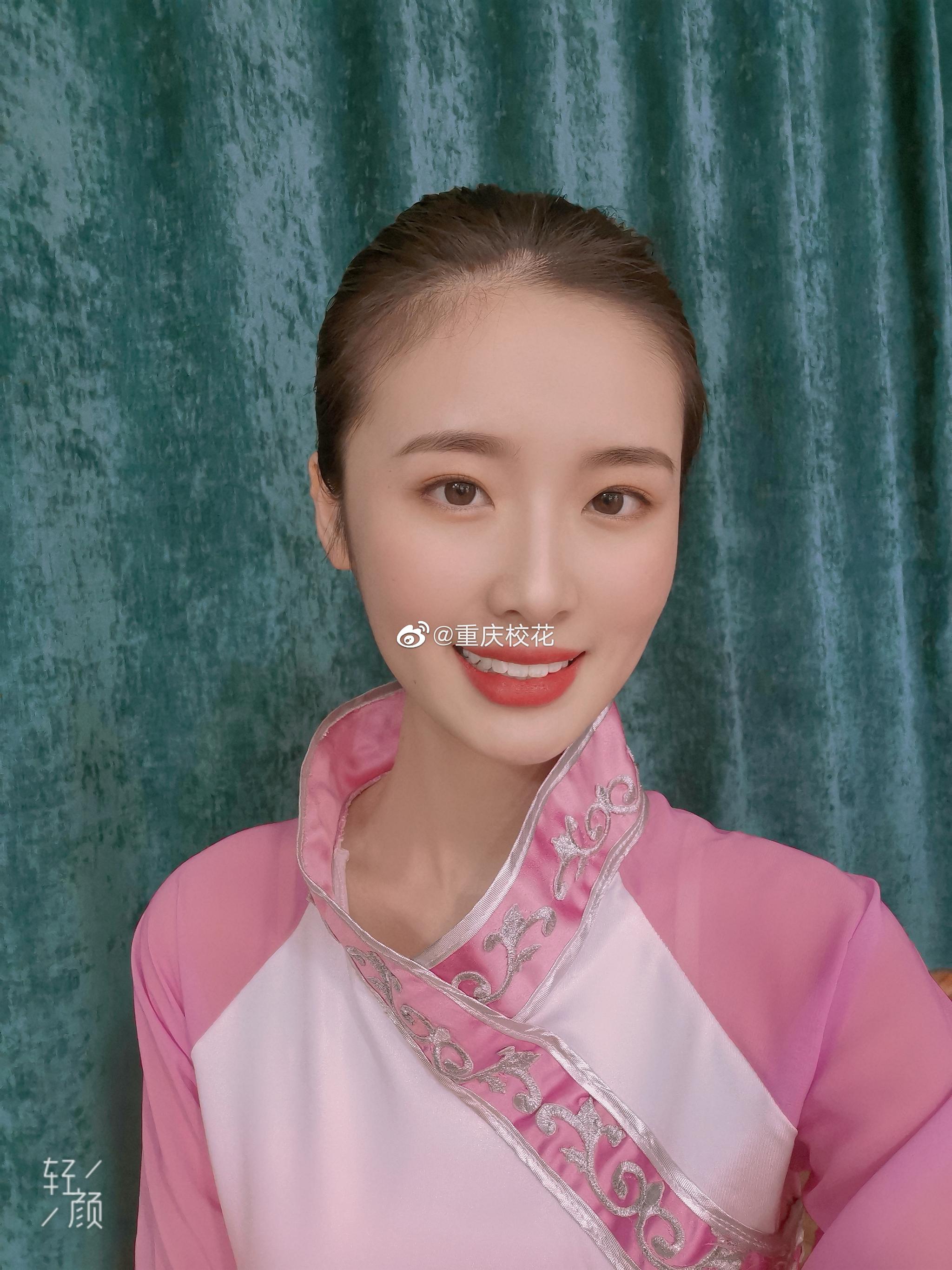 推荐美女赵子怡 01年 今年18岁 播音主持专业 擅长唱歌跳舞 身高166