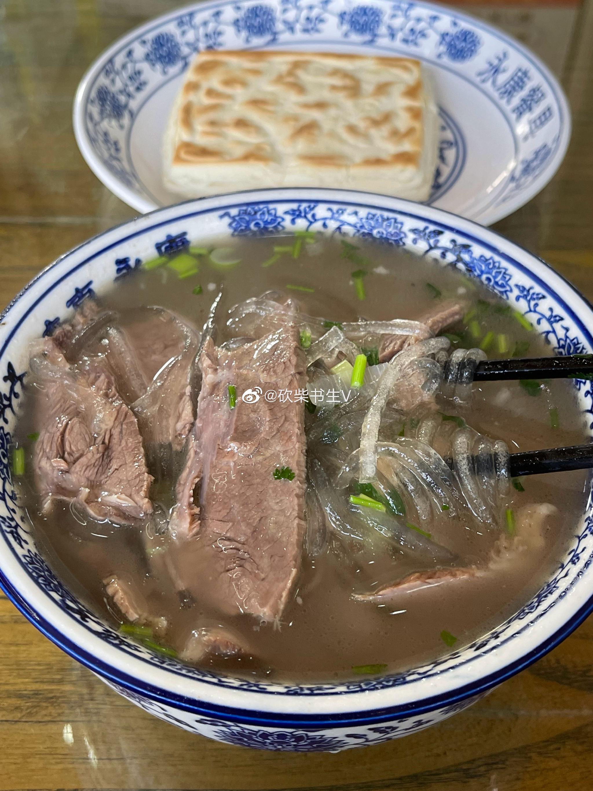 甘肃平凉羊肉泡馍普通的38一碗羊肉确实也多