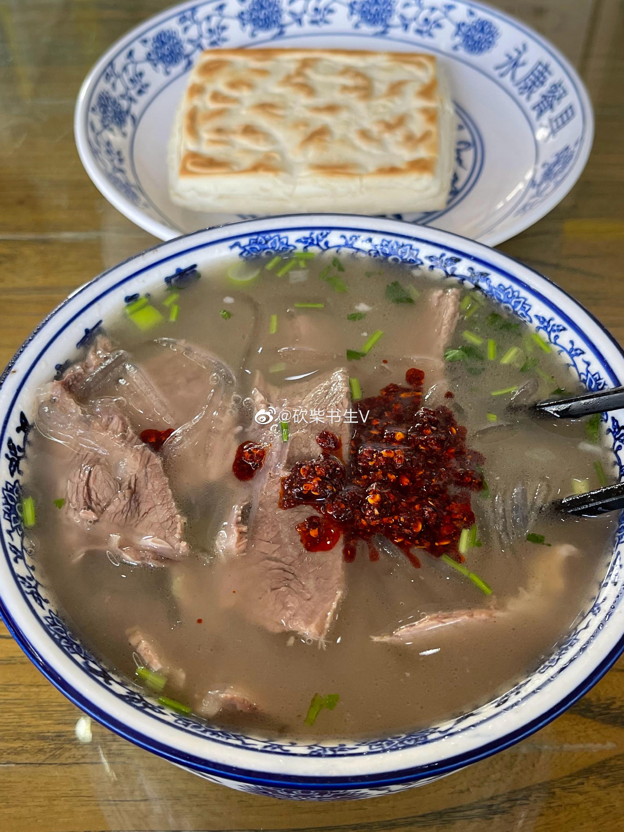 甘肃平凉羊肉泡馍普通的38一碗羊肉确实也多