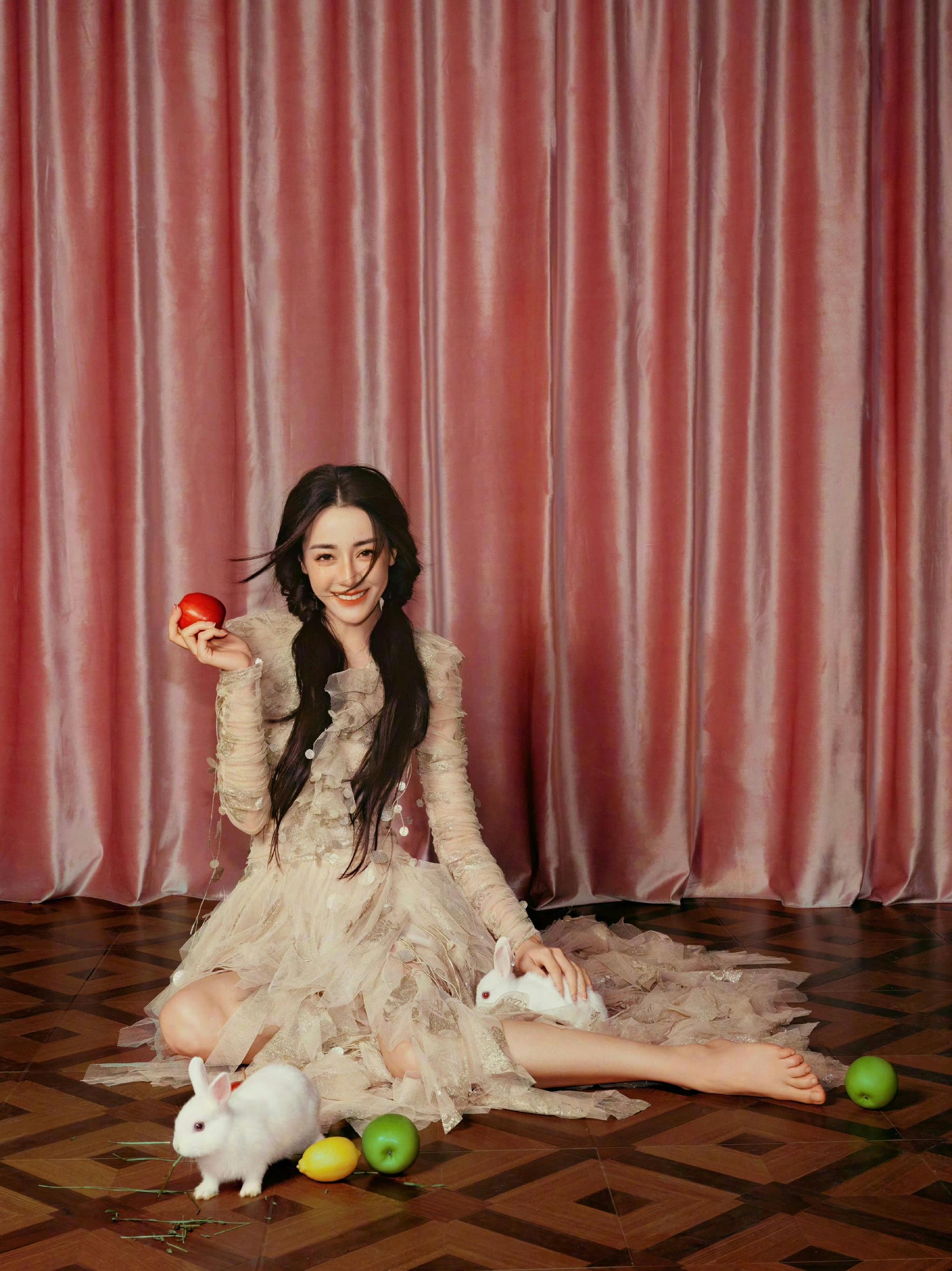 79迪丽热巴 裸足