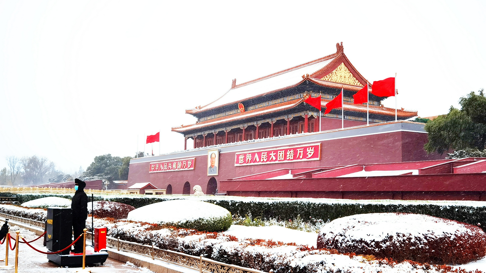 风雪中的天安门广场