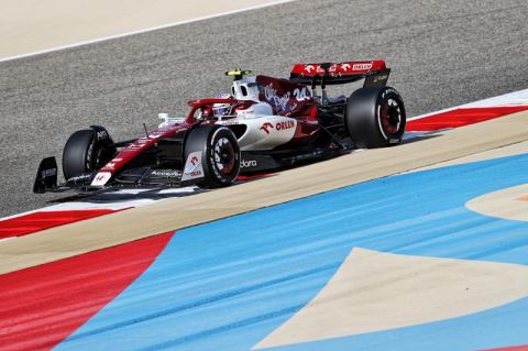 F1｜周冠宇排位赛首秀15名 正赛目标拿到积分休闲区蓝鸢梦想 - Www.slyday.coM