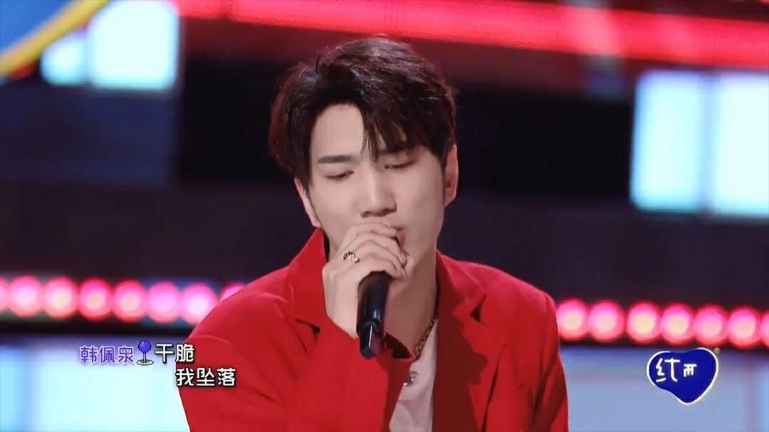 初舞台时韩佩泉就靠着一首李泉的《走钢索的人》艳惊四座,怒音高音