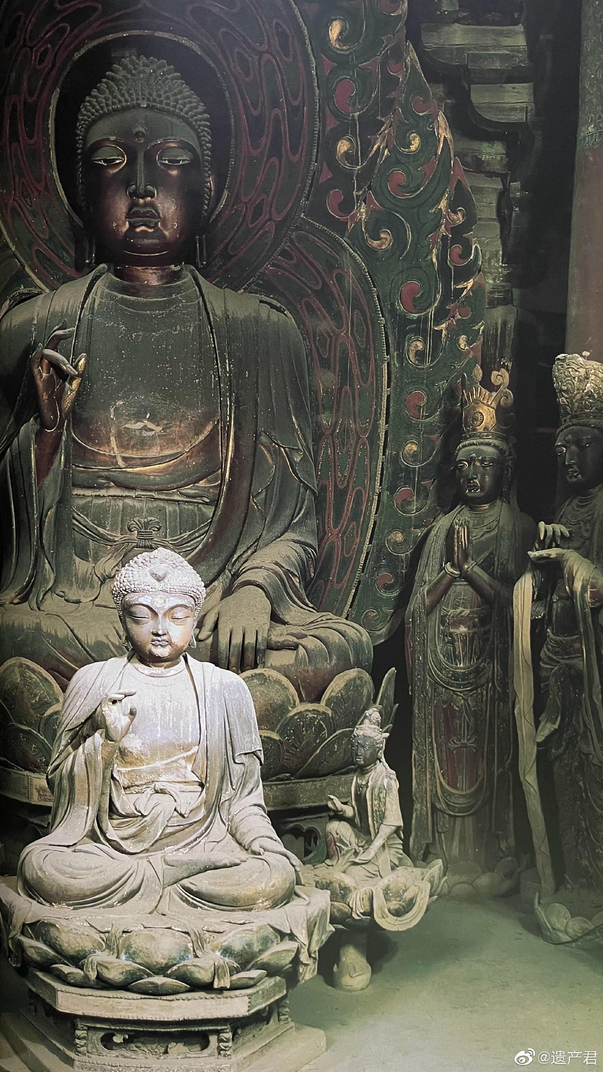 大同华严寺薄伽教藏殿里的一堂辽代彩塑