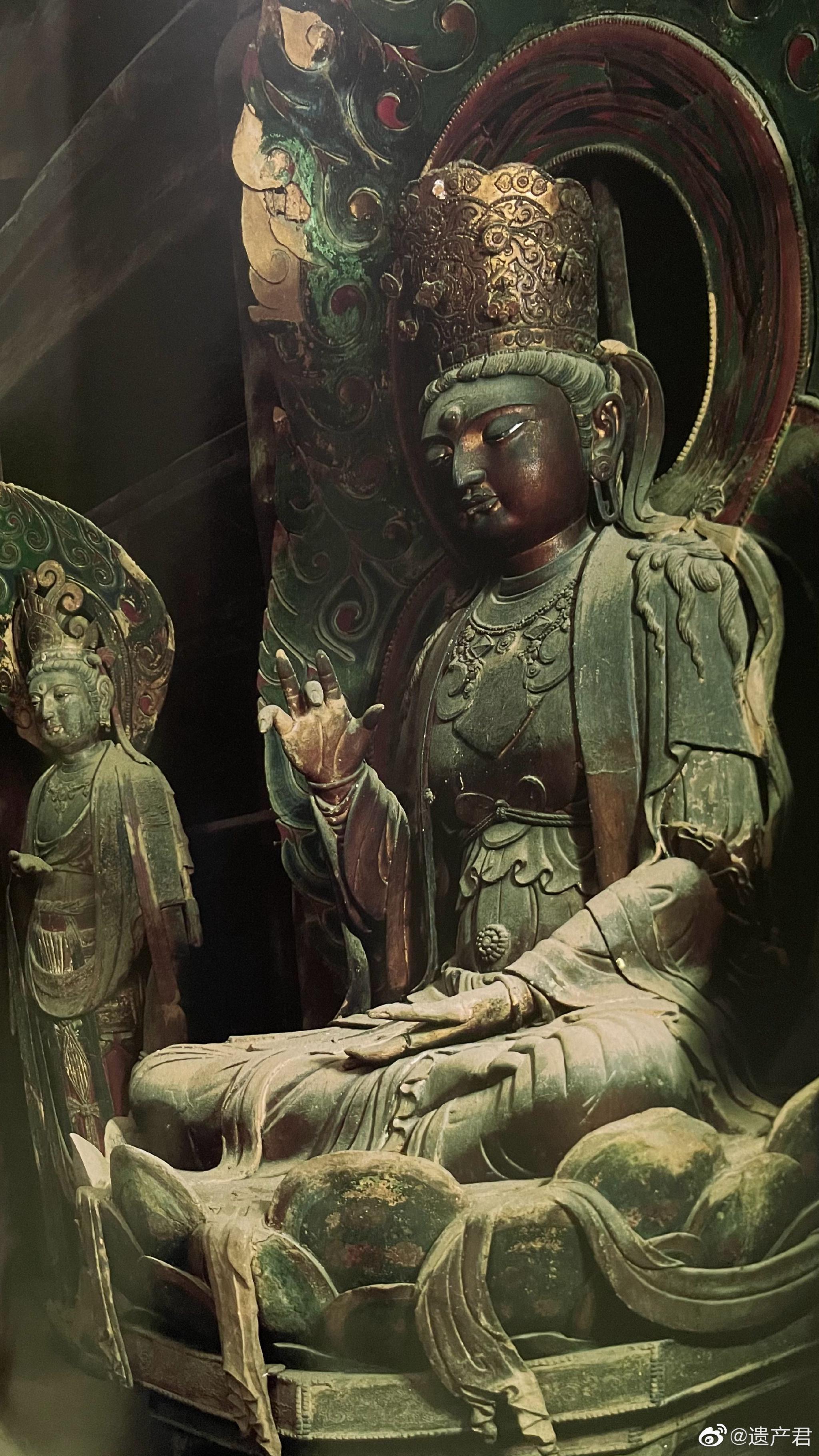 大同华严寺薄伽教藏殿里的一堂辽代彩塑