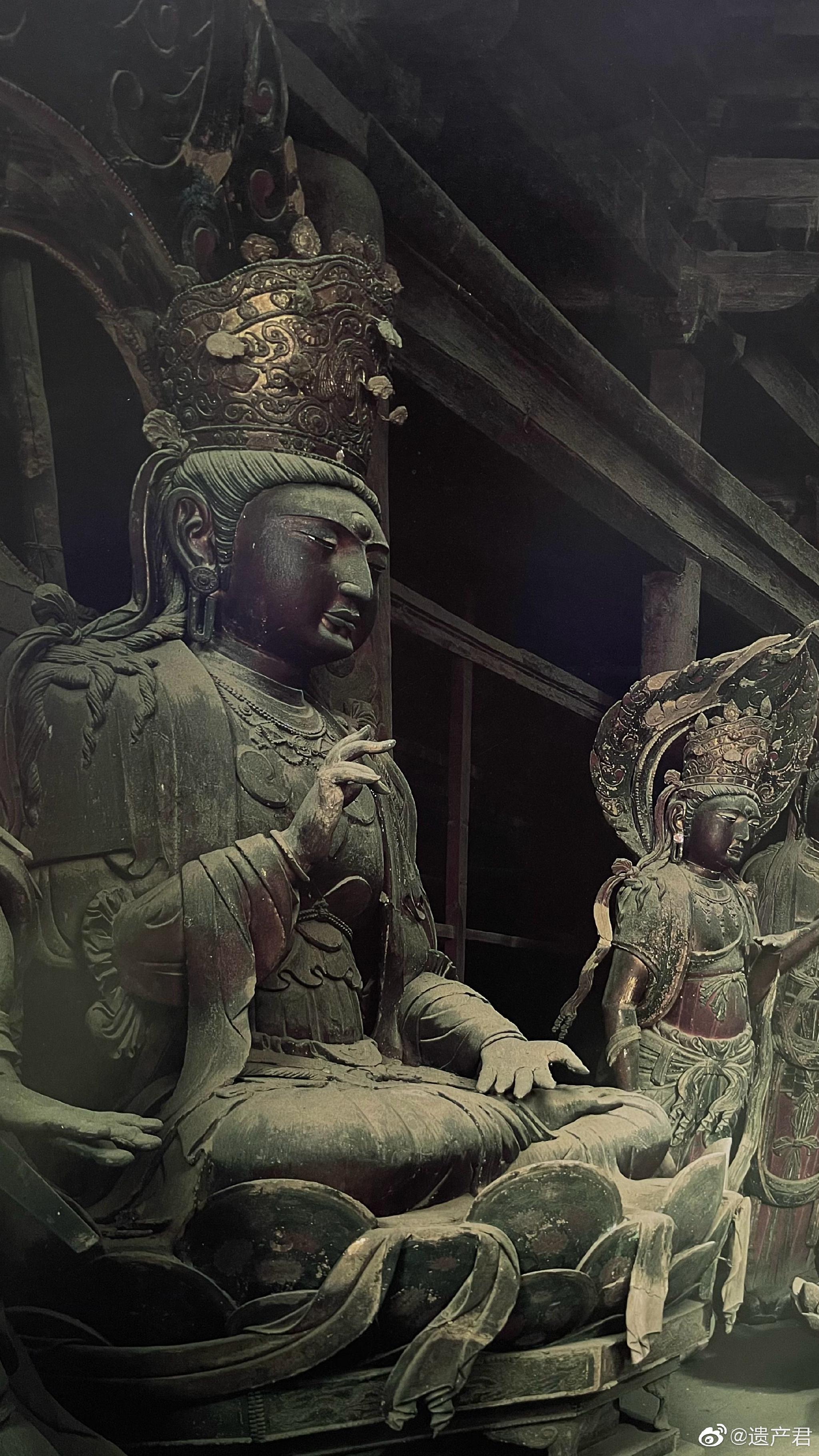 大同华严寺薄伽教藏殿里的一堂辽代彩塑