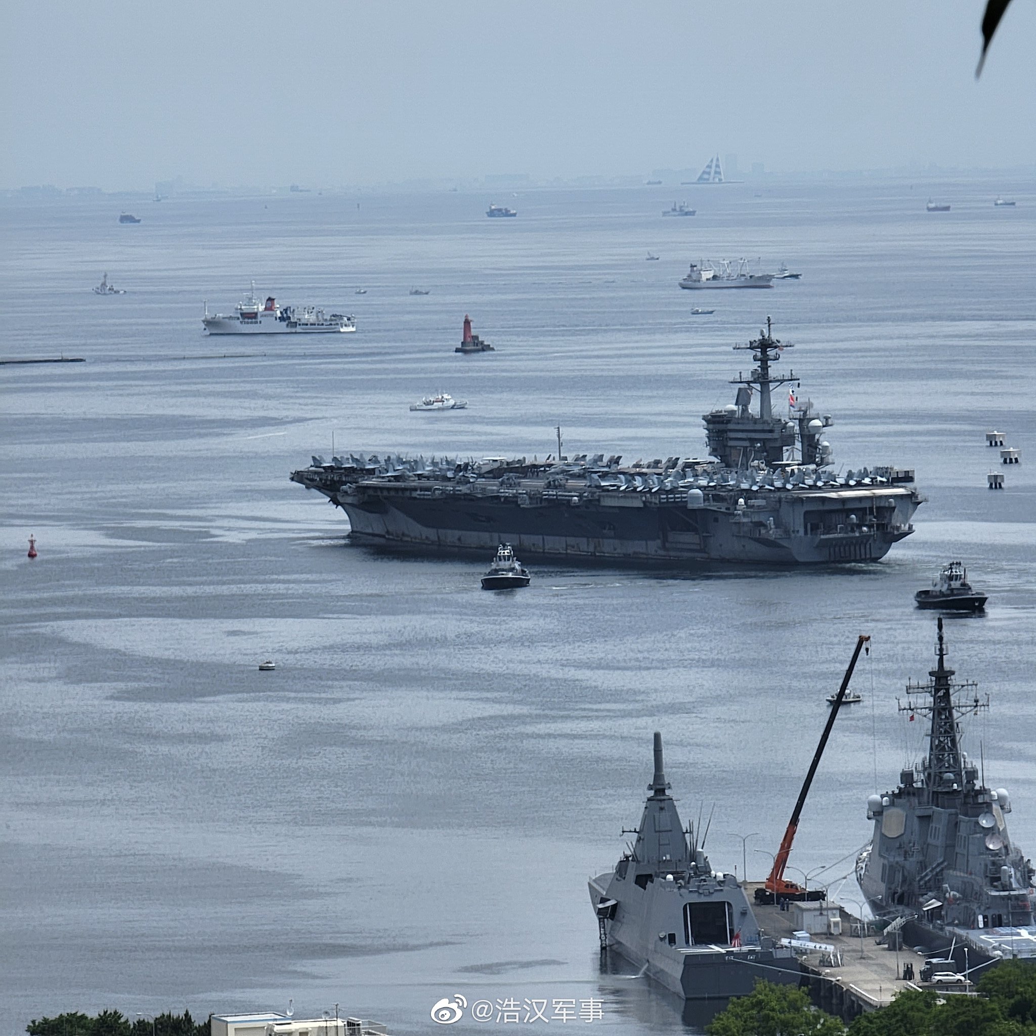 美国海军核动力航母"林肯"号驶出横须贺港_高清图集_新浪网