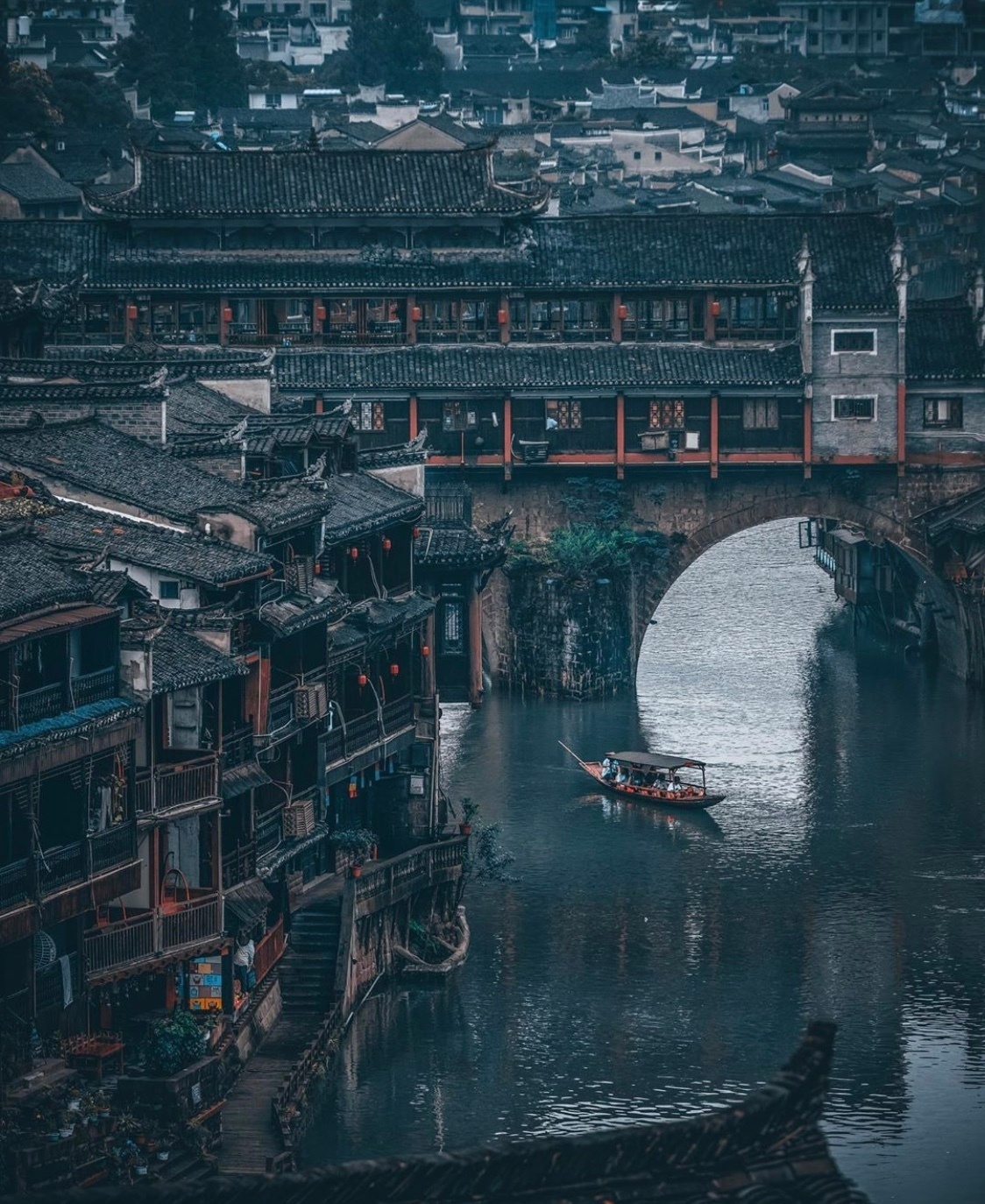 凤凰古城烟雨
