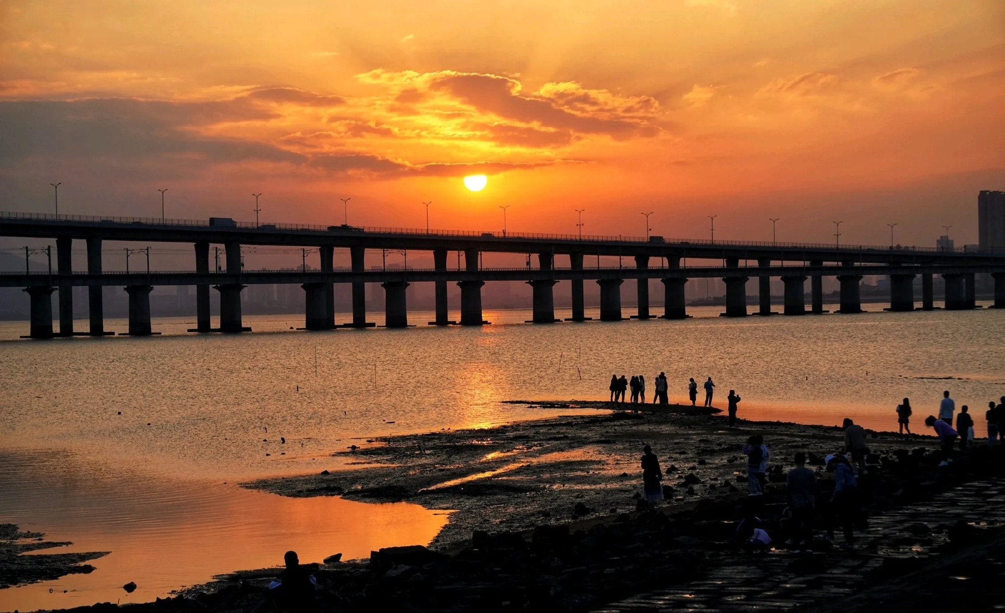 十里长堤，是 集美半岛最南端的一条长长的海堤。你来过吗？