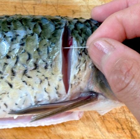 想要去掉草鱼刺很简单大厨教你几招3分钟学会轻松搞定鱼刺