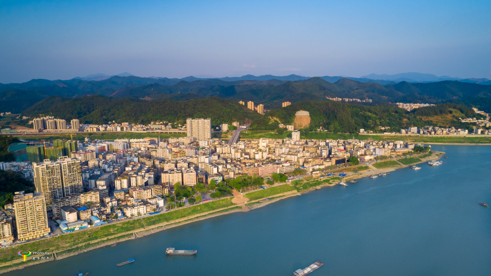 航拍封开县城江口景色