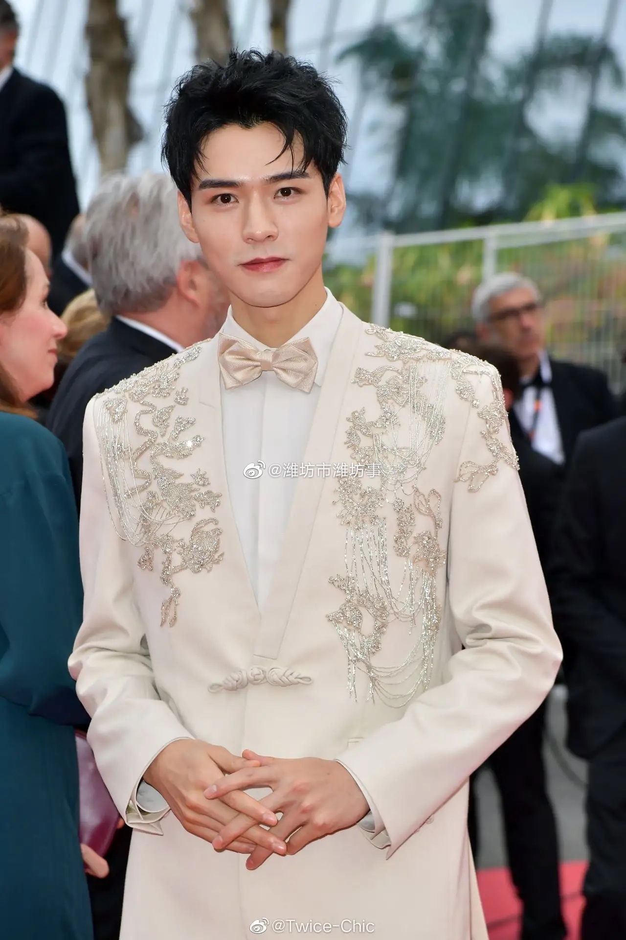 龚俊今日戛纳红毯造型 首度亮相戛纳红毯……_高清图集_新浪网