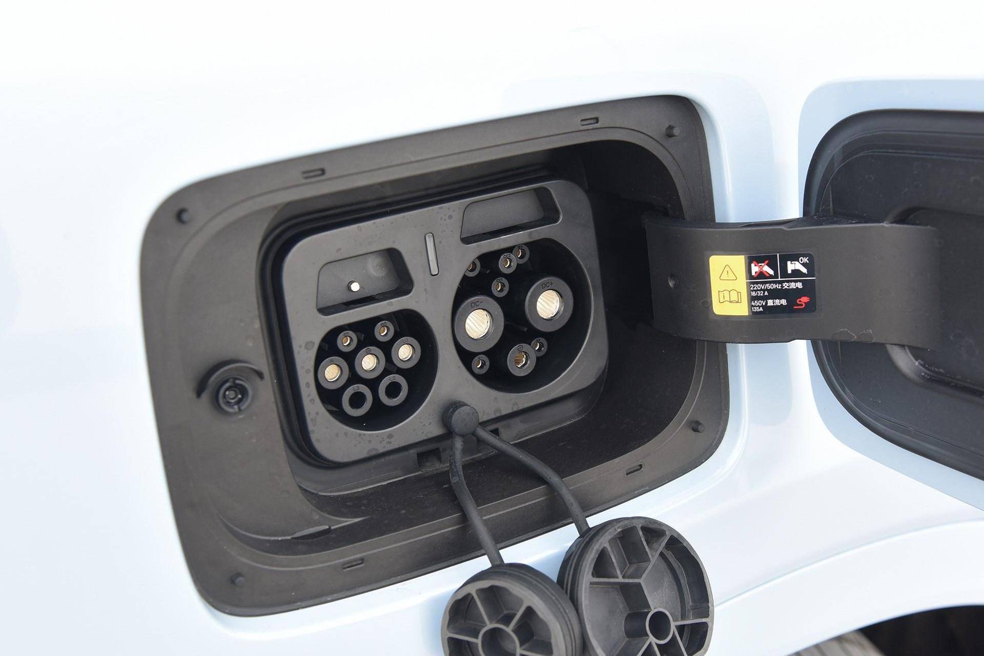 国产豪车扫盲：32万5米SUV，1000km续航理想ONE真能吊打蔚来？