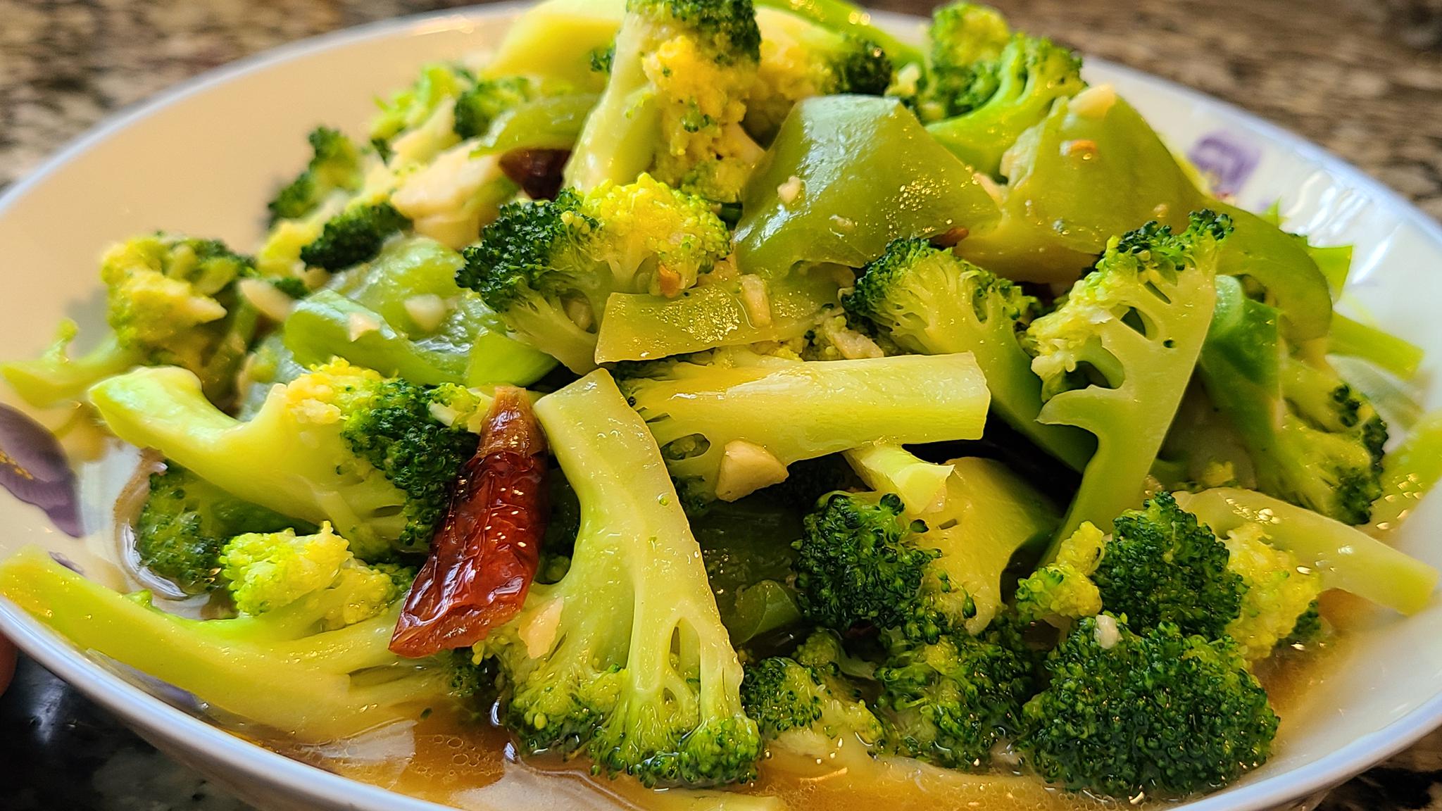 蒜蓉西兰花清淡好吃做法很简单多吃蔬菜对身体好