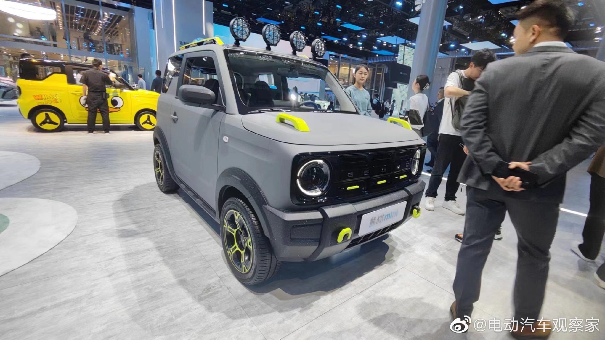 上海车展的展台被电动车占领了,熊猫mini的越野造型……__财经头条