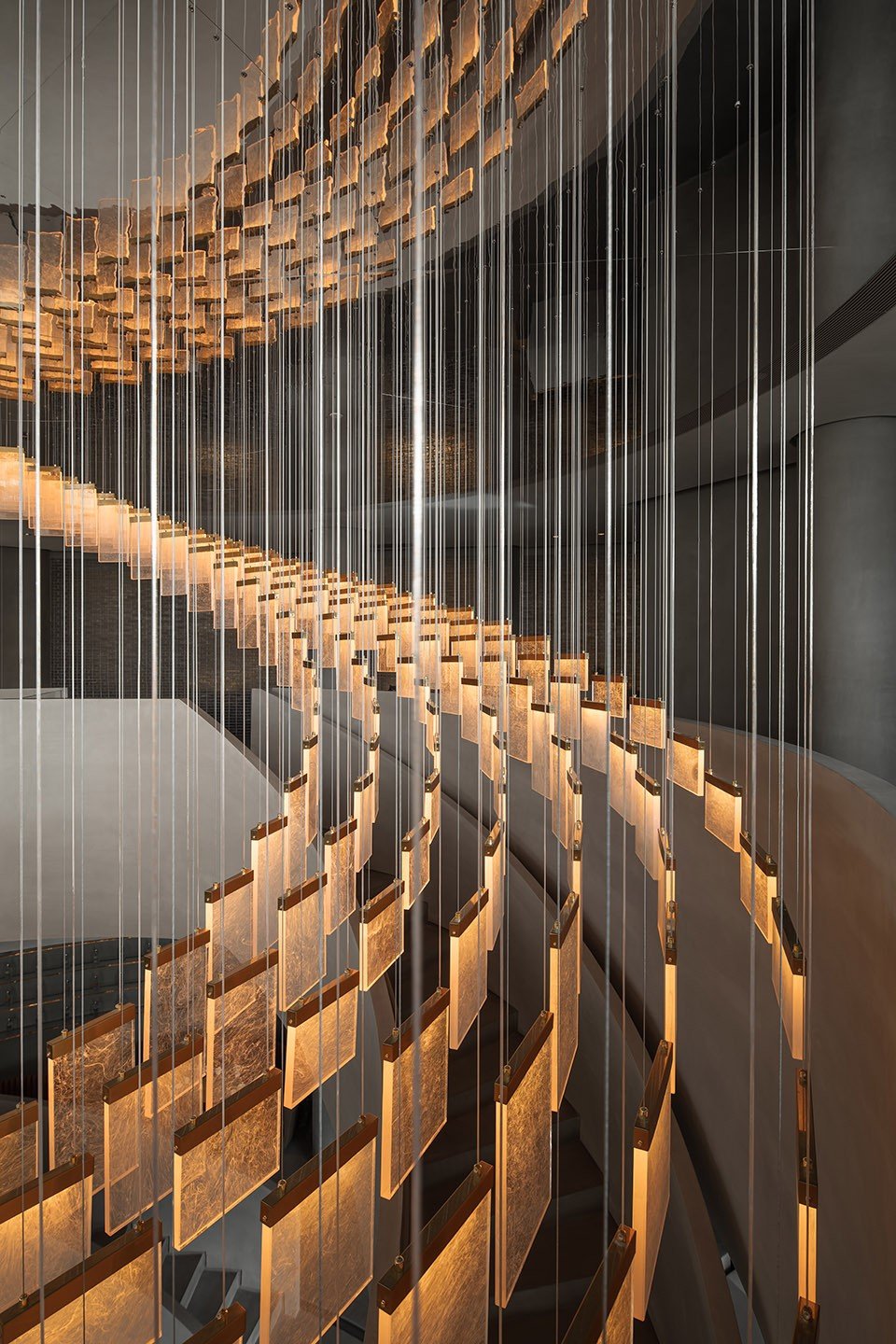 本末笨泥设计时尚前卫设计的烤鸭店缔造无限可能的灰度空间