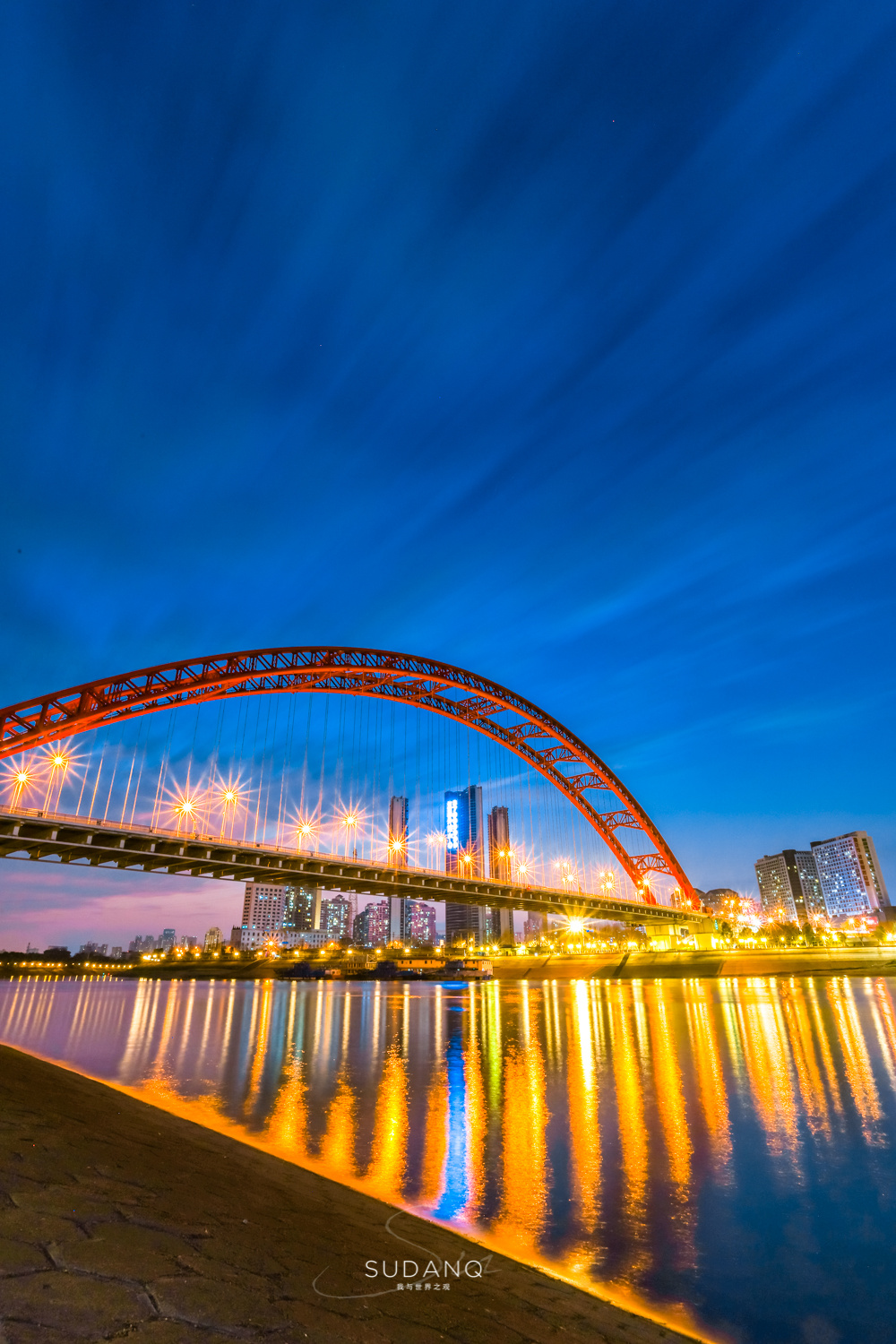 特别喜欢坐在晴川桥下看武汉江景……__财经头条