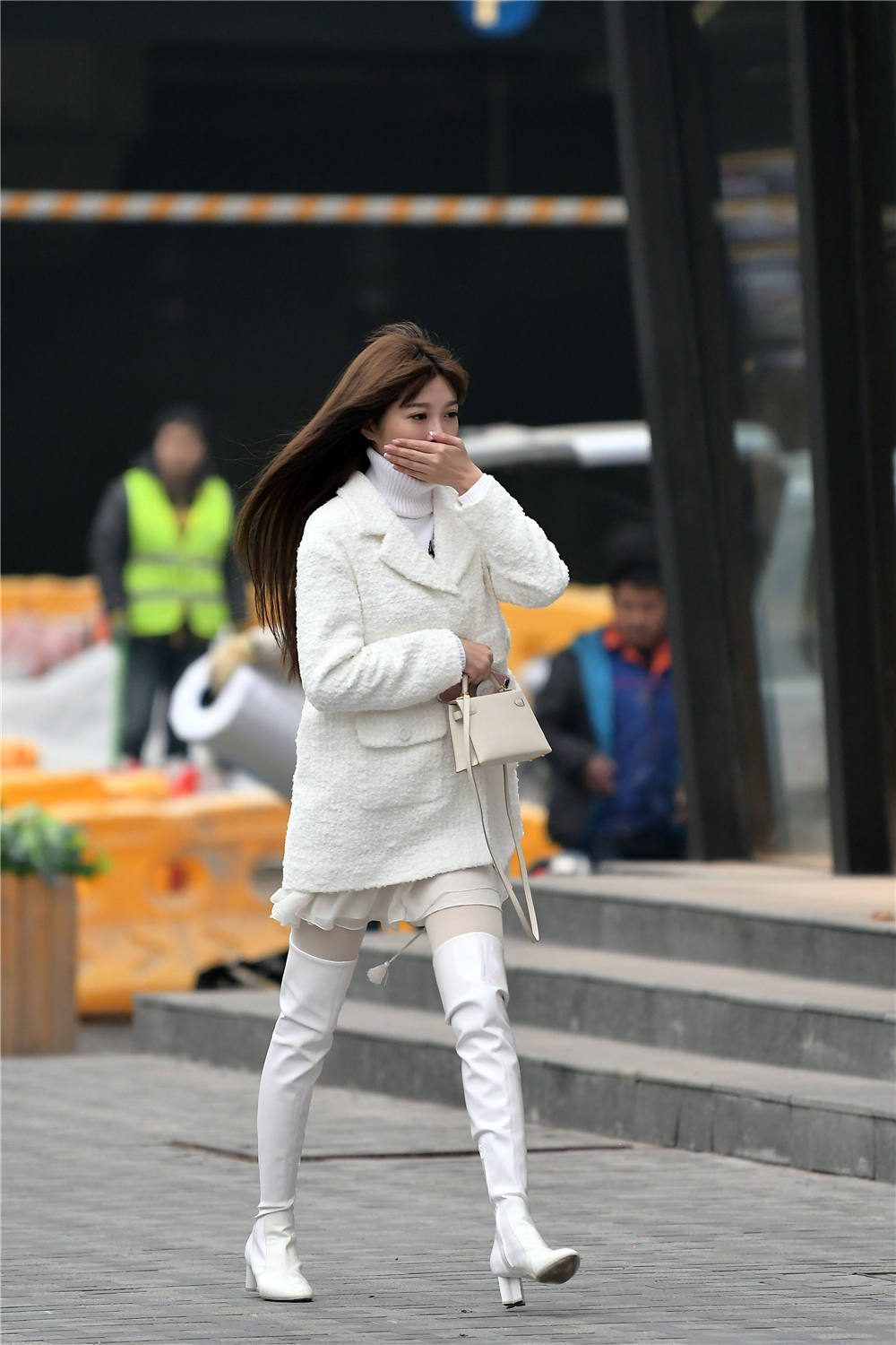 精致的美女,知道什么风格更加适合自己,也会选择一些好看精致的穿搭