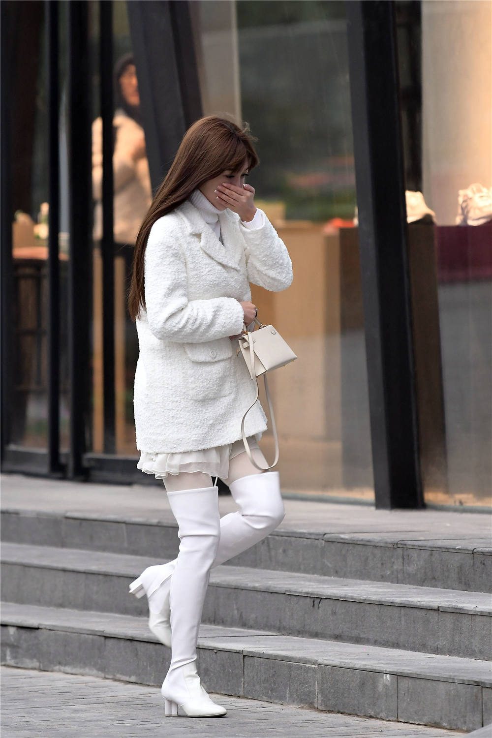 时尚美女的穿搭,也要知道怎么搭配会更好一些,穿出自己的风格,其实不