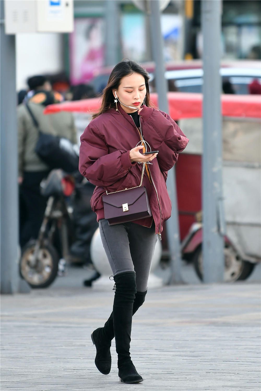 冬季的短款羽绒服,更显身材的比例的穿搭,冬季的搭配|短款|美女|款式