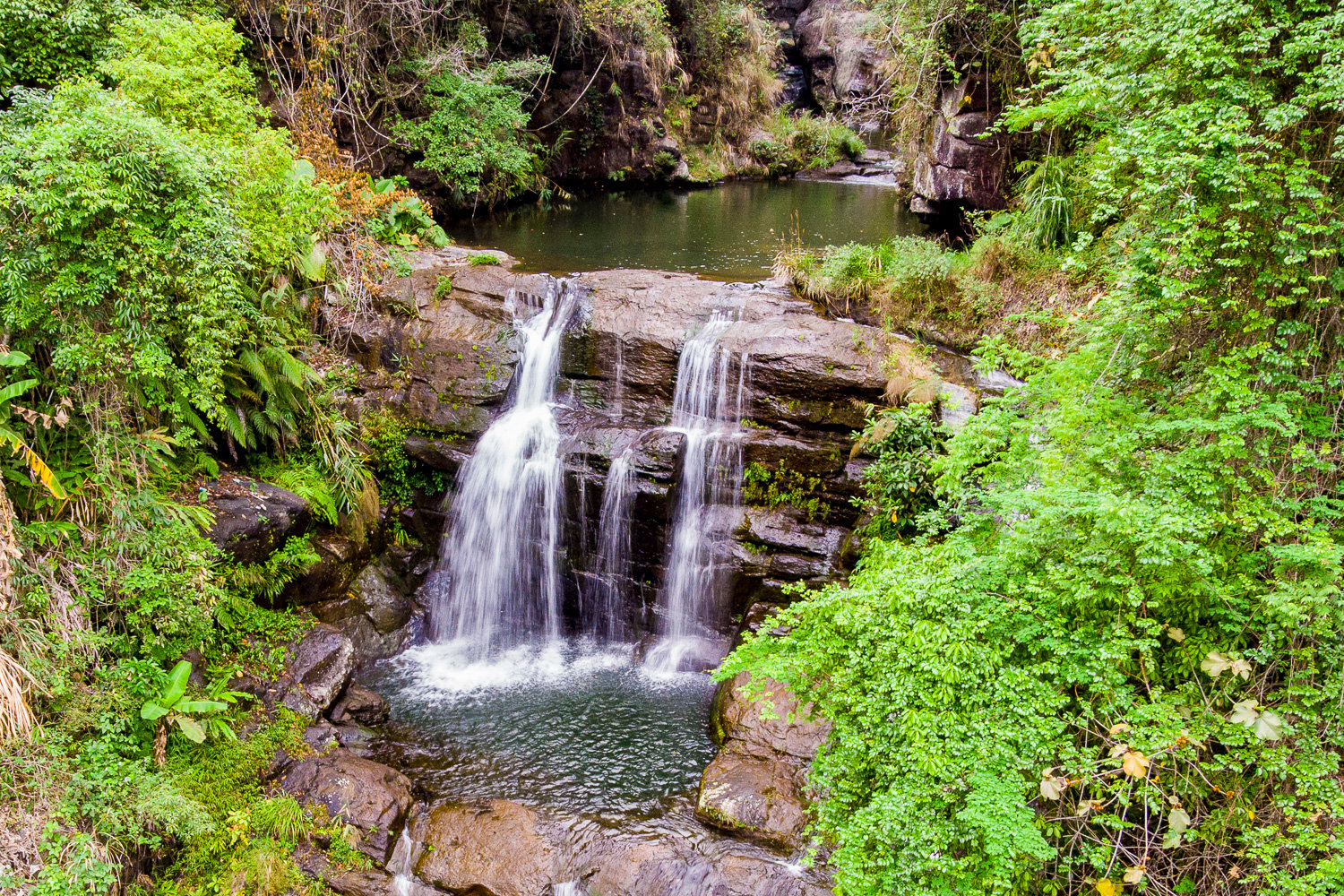 黄满寨瀑布群景区地处揭西县京溪园镇草坑村,它被称为"岭南第一瀑".