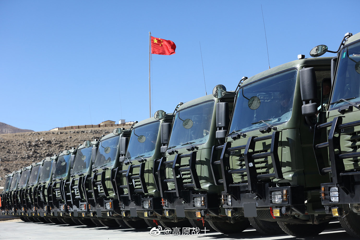 高原汽车兵勇闯天路__财经头条