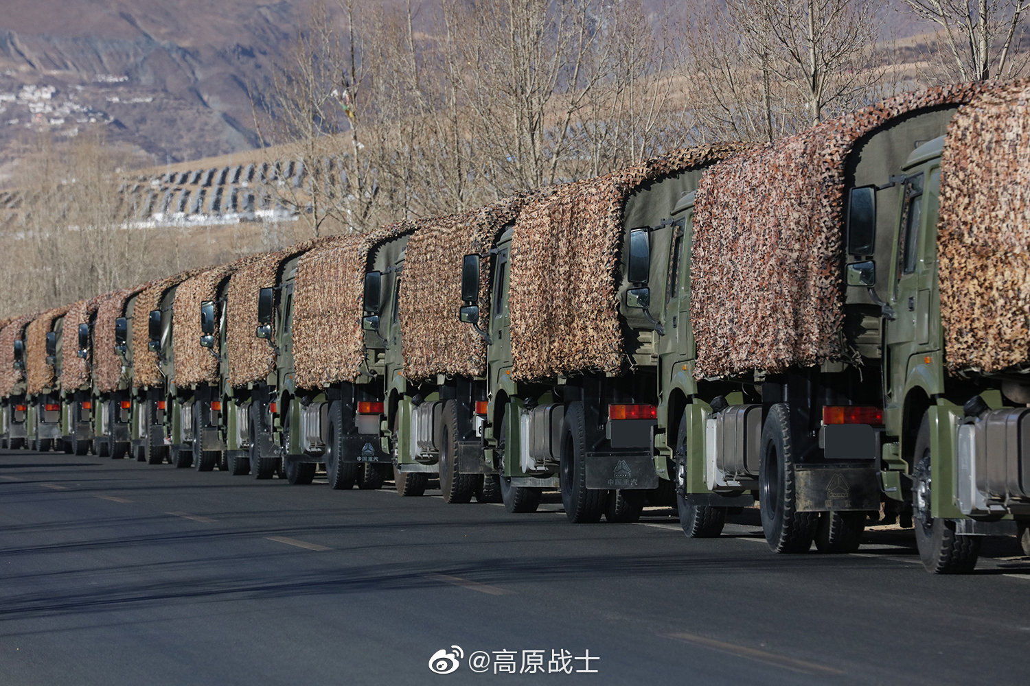 高原汽车兵勇闯天路__财经头条