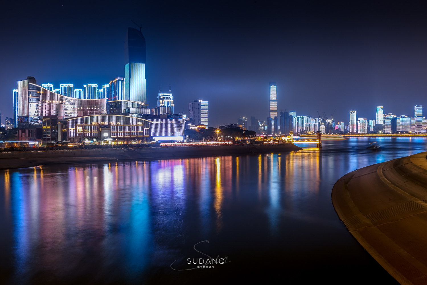 特别喜欢坐在晴川桥下看武汉江景……__财经头条