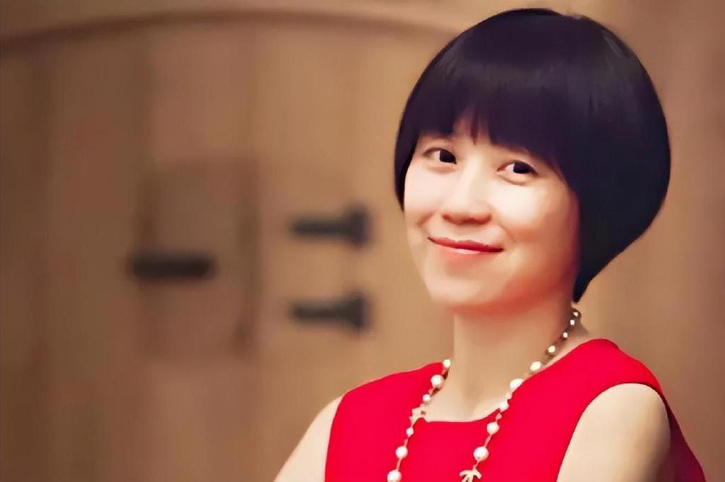 卖毛巾起家的女人虚构应收账款逾300亿元,罗静案一审判无期徒刑__财经