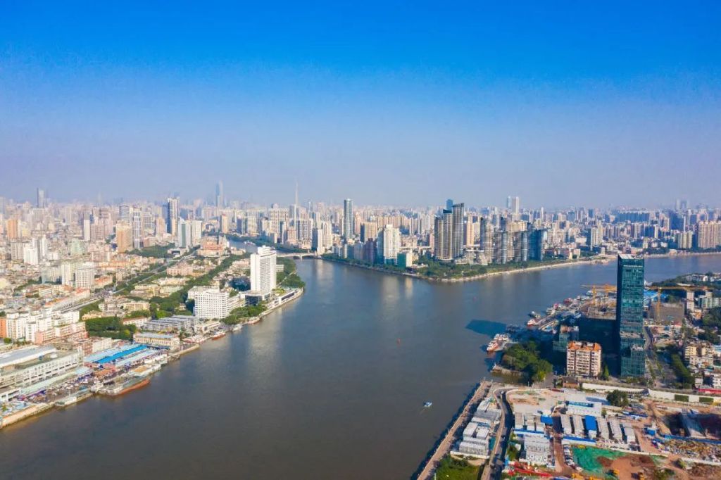 这也意味着两者江景面几乎是一样的,且同属于一江两岸的老城区,底子都