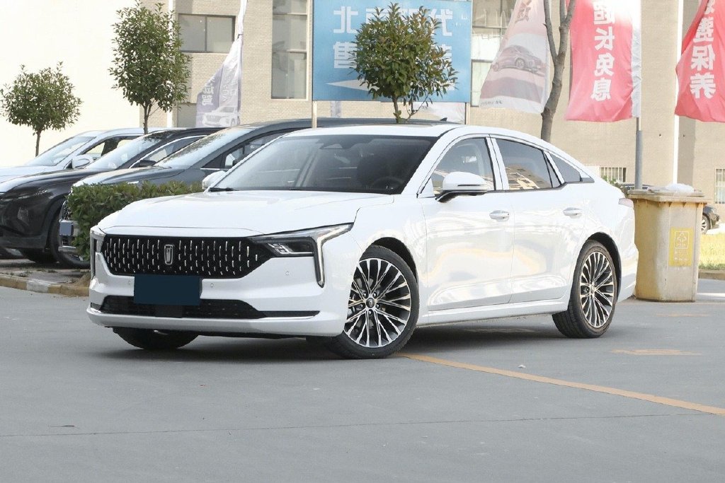 经历三代车型发展,如今2022款奔腾b70无论是设计还是空间,配置方面都