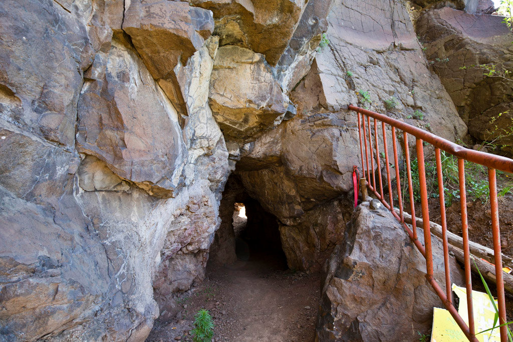 一处考验人的意志毅力和体力的地方草原天路西线上的白龙洞