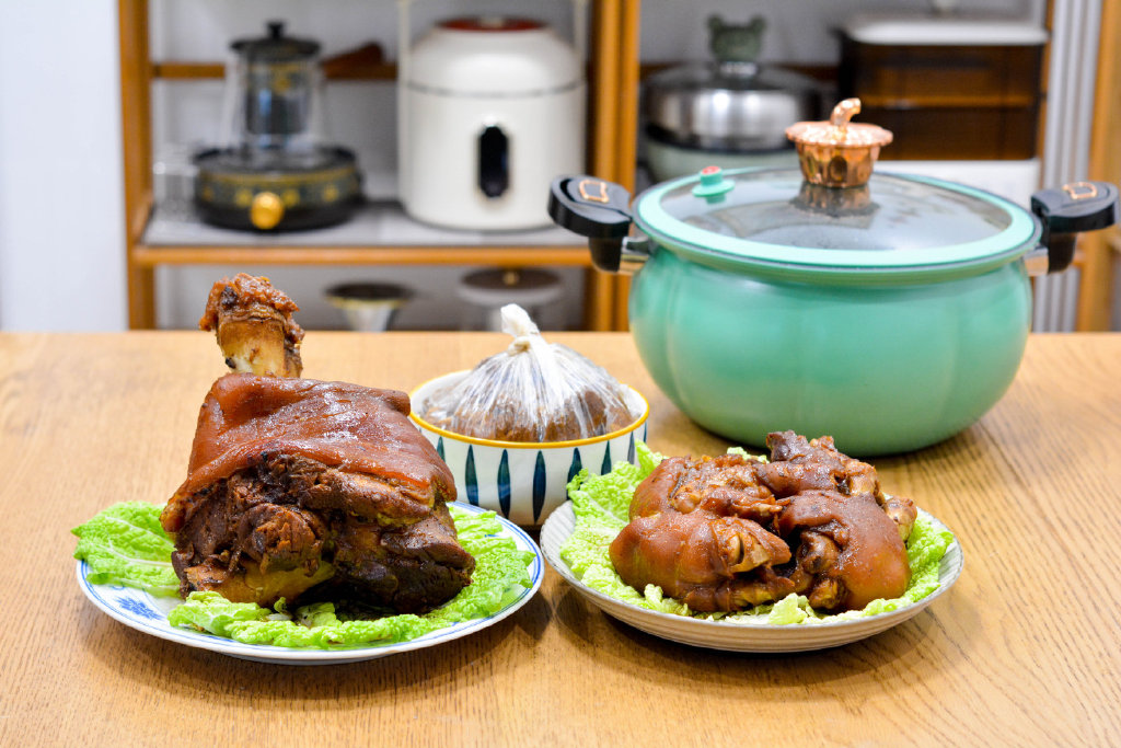 国庆节，一锅炖2个肘子2个猪蹄，又解气又解馋，从没这么痛快过休闲区蓝鸢梦想 - Www.slyday.coM