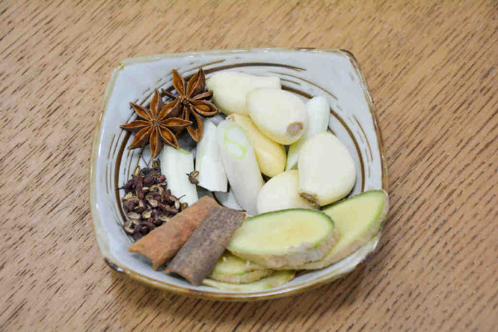 国庆节，一锅炖2个肘子2个猪蹄，又解气又解馋，从没这么痛快过休闲区蓝鸢梦想 - Www.slyday.coM