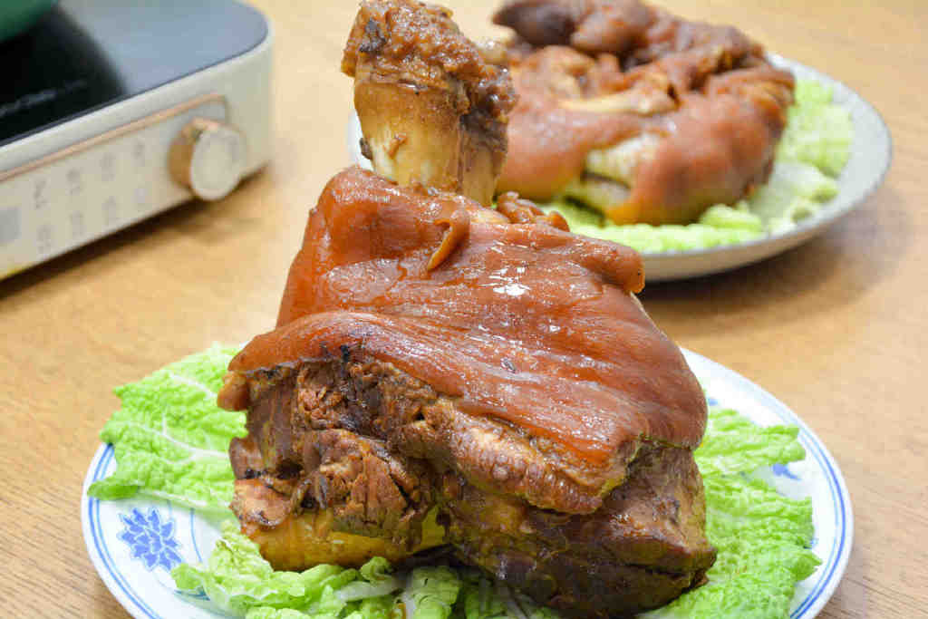 国庆节，一锅炖2个肘子2个猪蹄，又解气又解馋，从没这么痛快过休闲区蓝鸢梦想 - Www.slyday.coM