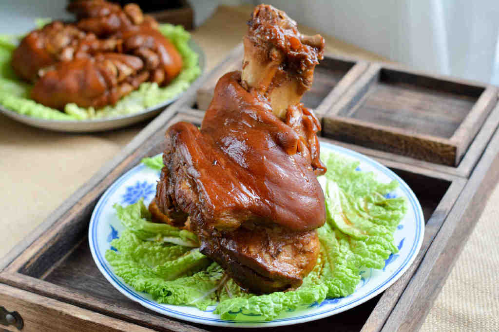 国庆节，一锅炖2个肘子2个猪蹄，又解气又解馋，从没这么痛快过休闲区蓝鸢梦想 - Www.slyday.coM