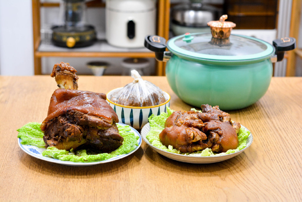 国庆节，一锅炖2个肘子2个猪蹄，又解气又解馋，从没这么痛快过休闲区蓝鸢梦想 - Www.slyday.coM