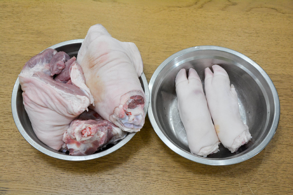 国庆节，一锅炖2个肘子2个猪蹄，又解气又解馋，从没这么痛快过休闲区蓝鸢梦想 - Www.slyday.coM