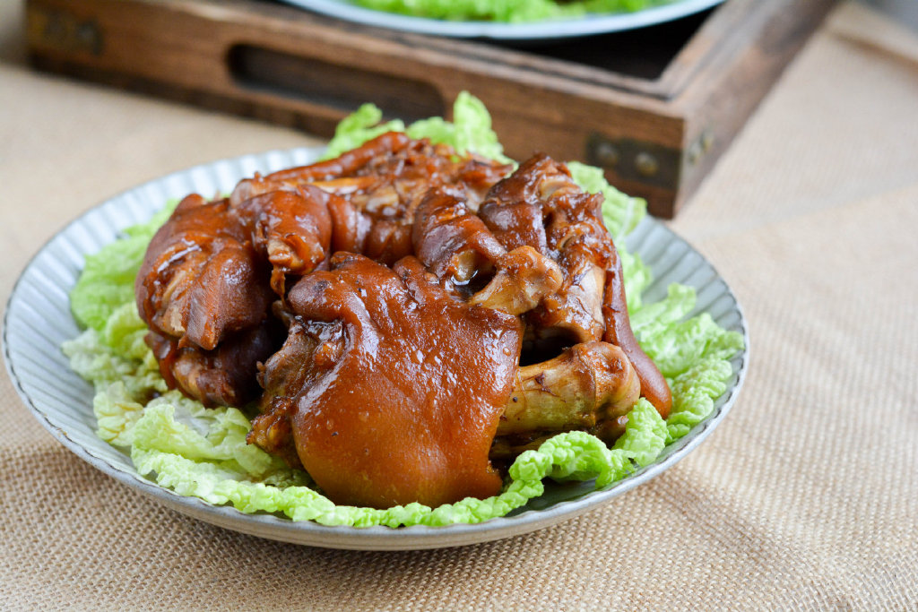 国庆节，一锅炖2个肘子2个猪蹄，又解气又解馋，从没这么痛快过休闲区蓝鸢梦想 - Www.slyday.coM