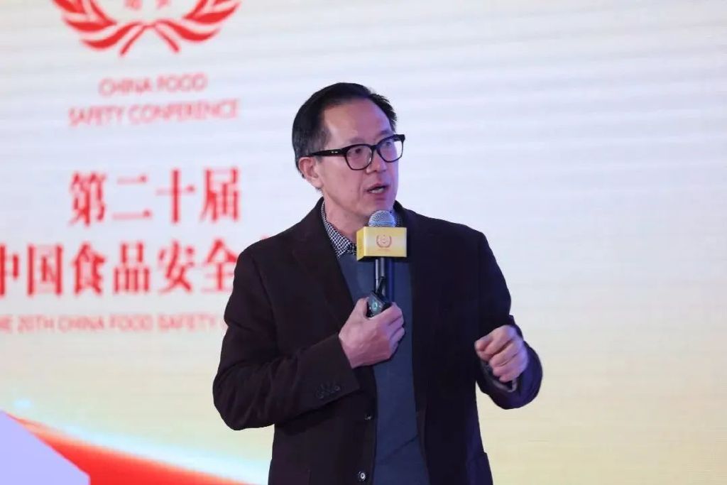中国食品安全大会上:于永杰获"优秀企业家"奖,三元食品载誉开新年