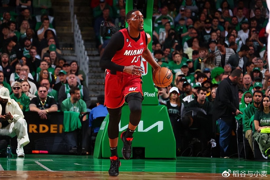 热火与凯尔特人激战正酣季后赛对决一触即发谁能笑到最后